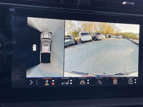 Used 2024 GMC Sierra 1500 AT4 w/ Technology Package image 24