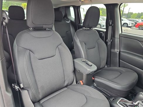 Used 2023 Jeep Renegade Latitude w/ Sun/Sound Group AWD/4WD image 11