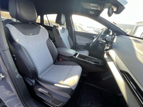 Used 2023 Volkswagen ID.4 Pro image 12