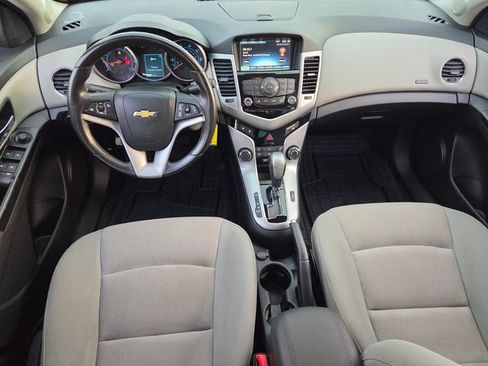 Used 2014 Chevrolet Cruze LT w/ Technology Package FWD image 8