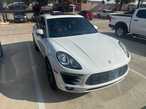 Used 2018 Porsche Macan AWD/4WD image 2