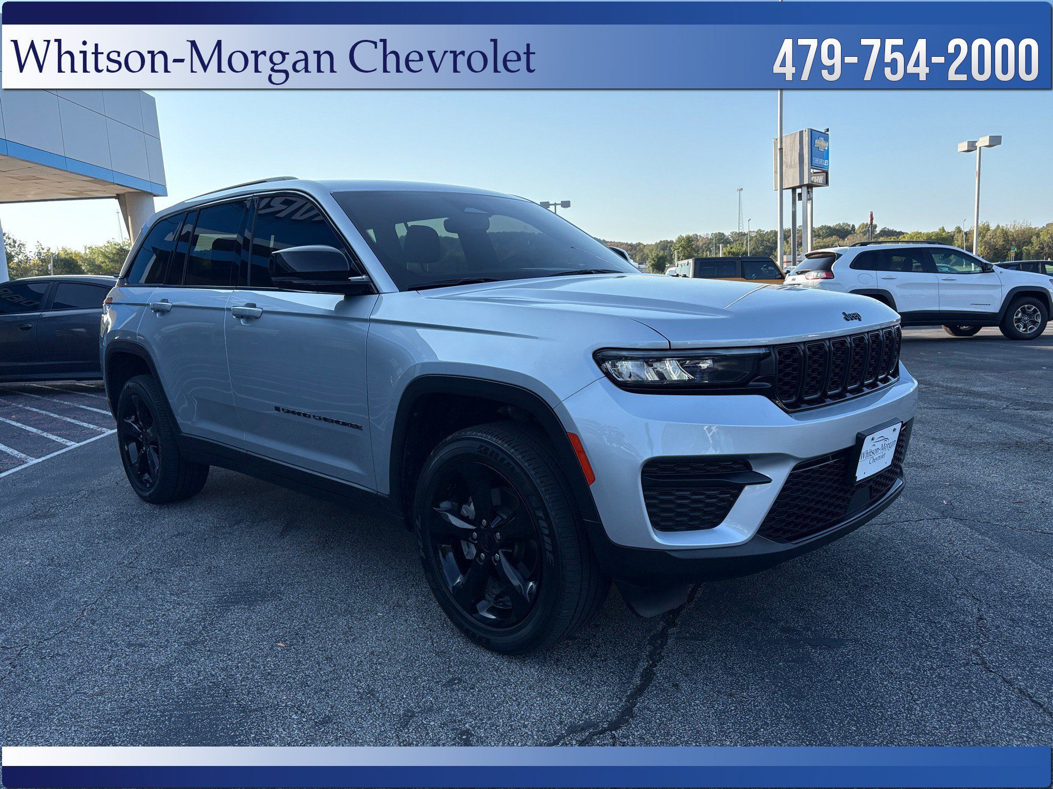 Used 2023 Jeep Grand Cherokee Altitude AWD/4WD image 3