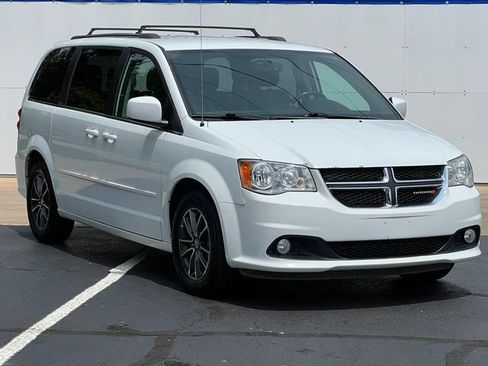 Used 2017 Dodge Grand Caravan SXT FWD image 1