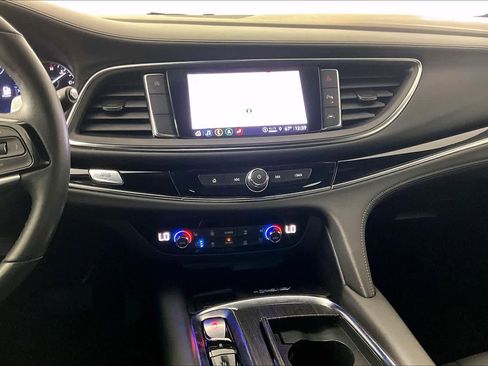 Used 2023 Buick Enclave Avenir image 7