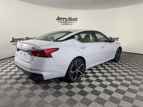 Used 2024 Nissan Altima 2.5 SR image 8