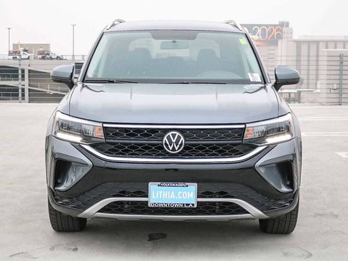 Used 2022 Volkswagen Taos SE image 2