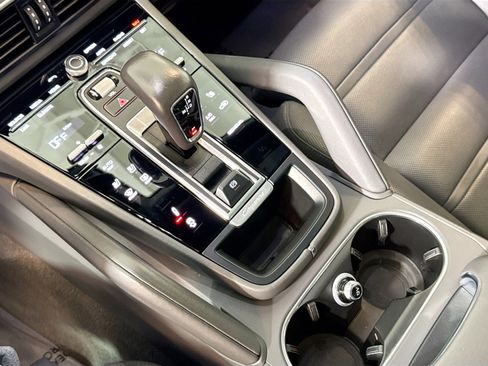 Used 2022 Porsche Cayenne E-Hybrid image 19
