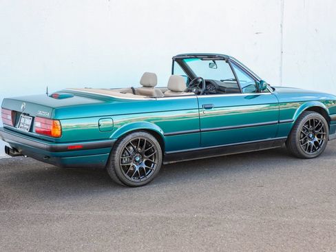 Used 1992 BMW 325i Convertible RWD image 5