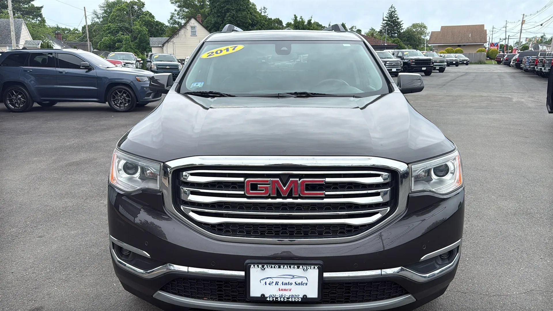 Used 2017 GMC Acadia SLT AWD/4WD image 2