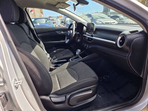 Used 2020 Kia Forte LXS FWD image 18