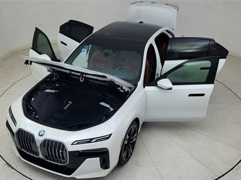 Used 2023 BMW i7 xDrive60 image 85