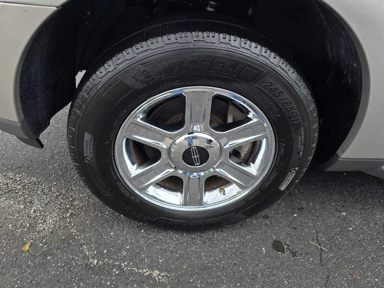 Used 2005 Lincoln Aviator AWD image 11