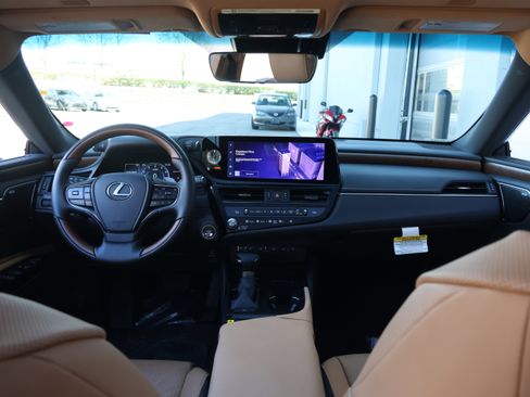 Used 2025 Lexus ES 350 Ultra Luxury image 17