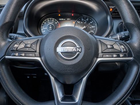 Used 2024 Nissan Kicks SV image 11