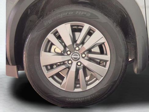 Used 2025 Nissan Pathfinder S FWD image 11
