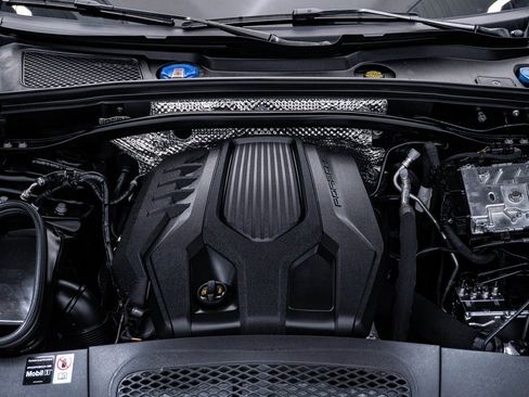 Certified 2025 Porsche Macan image 29