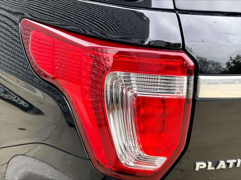 Used 2017 Ford Explorer Platinum image 23