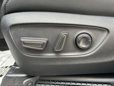 Used 2025 Toyota Sienna Platinum image 15
