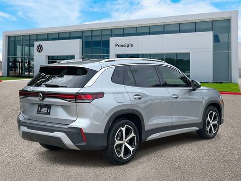 New 2026 Volkswagen Tiguan SE FWD image 3