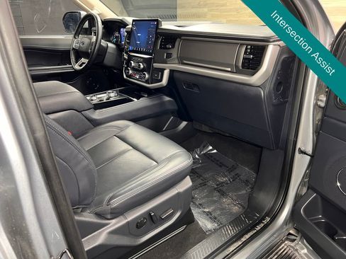 Used 2024 Ford Expedition XLT image 8