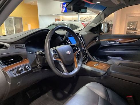 Used 2017 Cadillac Escalade Premium Luxury AWD/4WD image 10