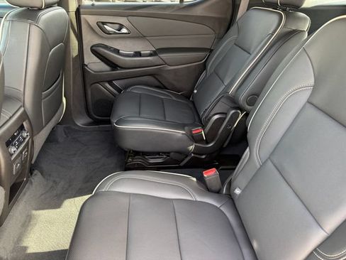 Used 2022 Chevrolet Traverse Premier FWD image 29