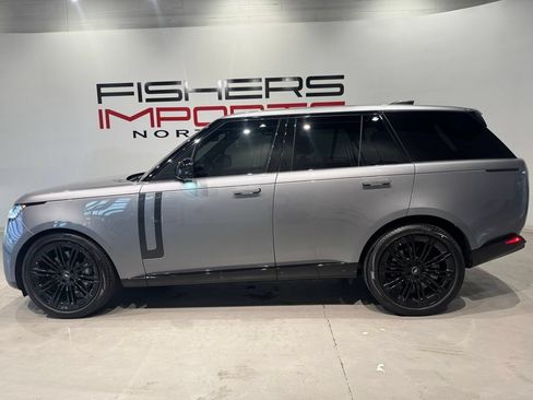 Used 2023 Land Rover Range Rover SE AWD/4WD image 3