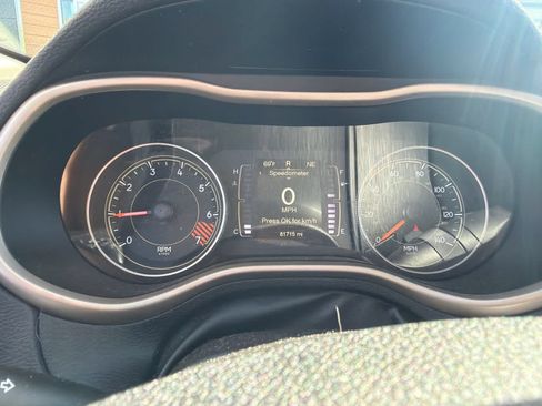 Used 2015 Jeep Cherokee Latitude w/ Cold Weather Group AWD/4WD image 9