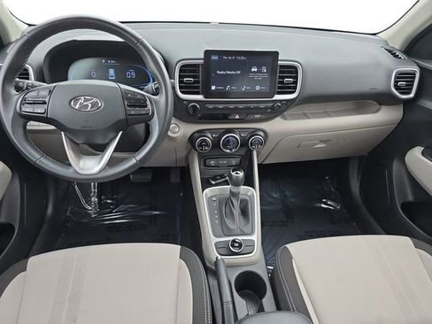 Used 2024 Hyundai Venue SEL image 10