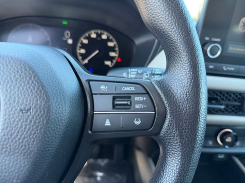 Used 2023 Honda HR-V LX image 13