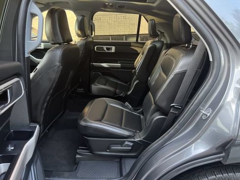 Used 2022 Ford Explorer XLT w/ Equipment Group 202A AWD/4WD image 17