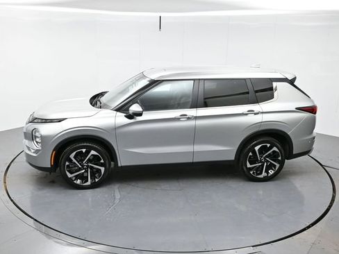 Used 2024 Mitsubishi Outlander SE image 35
