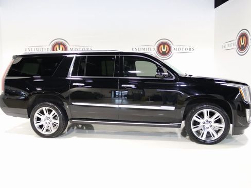 Used 2020 Cadillac Escalade ESV Premium Luxury image 5