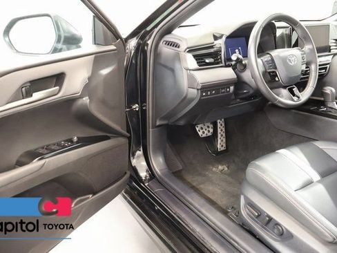 Used 2025 Toyota Camry SE FWD image 8