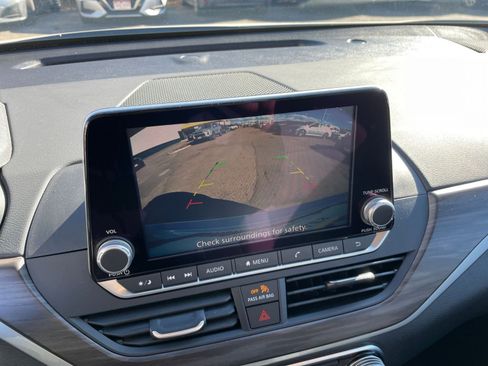 Used 2025 Nissan Altima 2.5 SV image 22