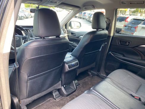 Used 2016 Toyota Highlander Plus AWD/4WD image 22
