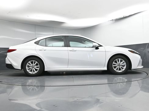 Used 2025 Toyota Camry LE w/ Convenience Package image 28