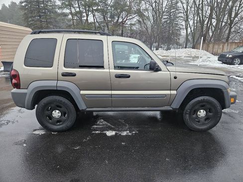 Used 2005 Jeep Liberty Sport image 6