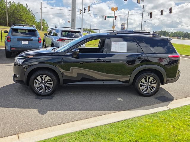 Used 2025 Nissan Pathfinder SV FWD image 4