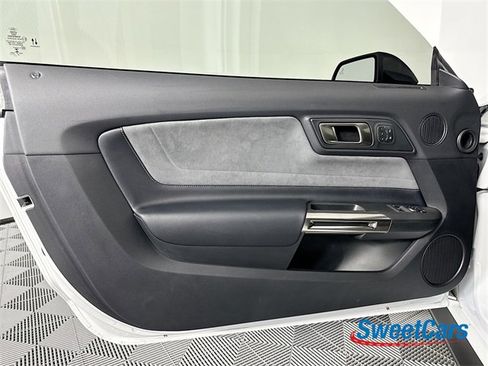 Used 2020 Ford Mustang Shelby GT350 w/ Technology Package image 37