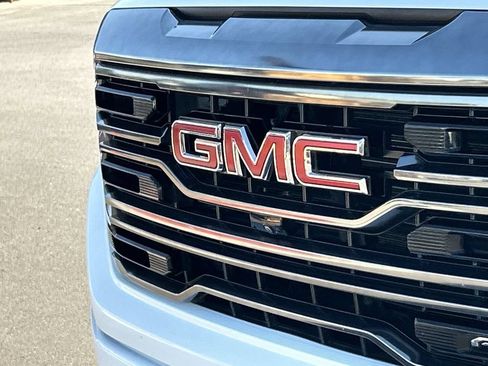 Used 2023 GMC Sierra 1500 AT4 w/ Technology Package AWD/4WD image 30