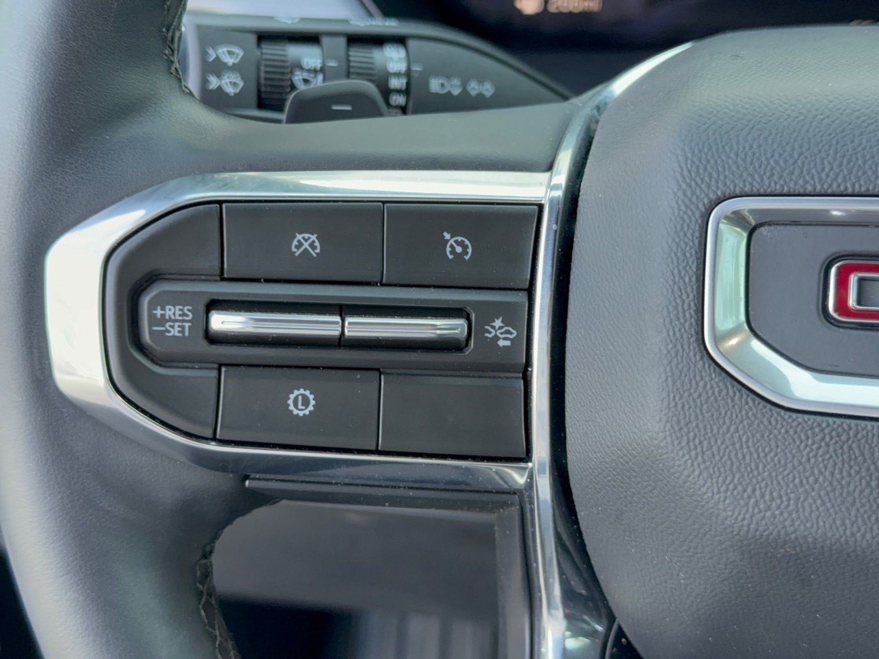 Certified 2026 GMC Acadia Elevation w/ Elevation Premium Package FWD image 18