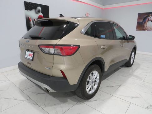 Used 2020 Ford Escape SE AWD/4WD image 3
