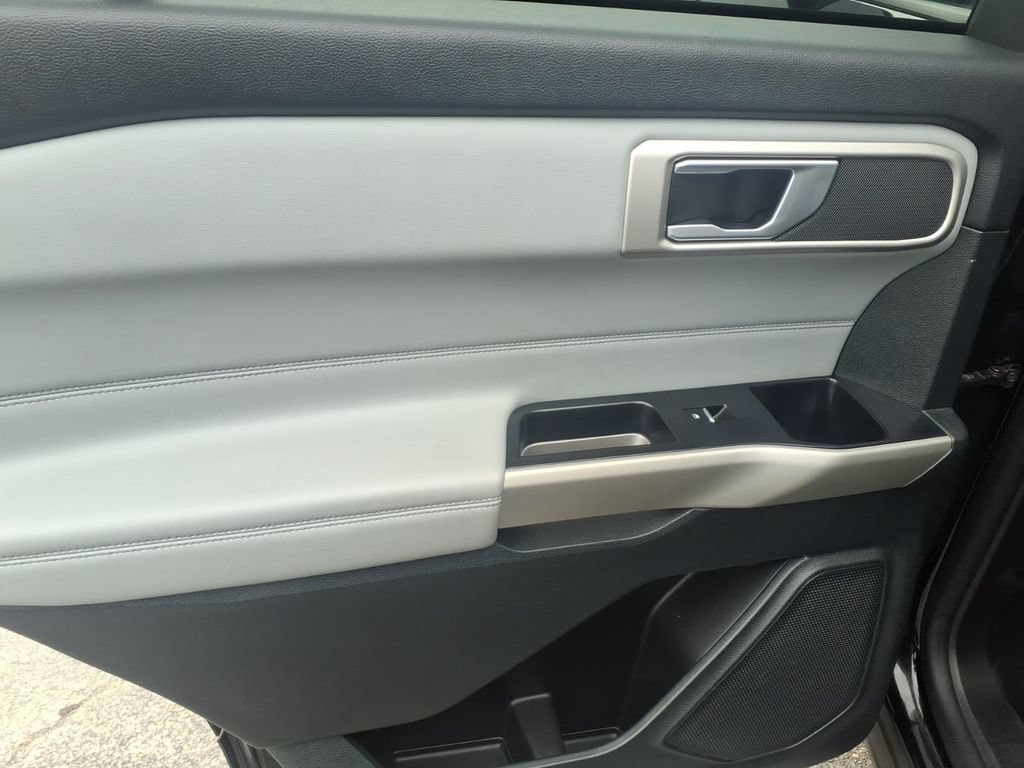 Used 2023 Ford Explorer XLT w/ Equipment Group 202A AWD/4WD image 12