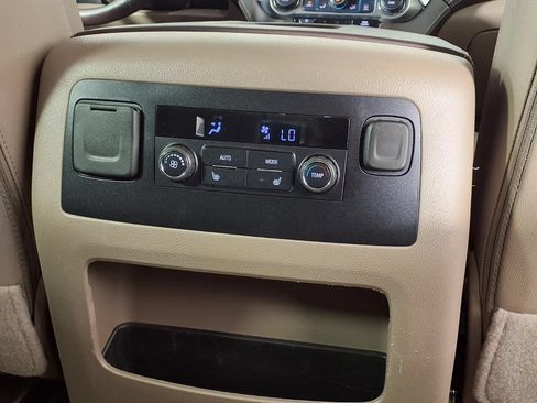 Used 2020 Chevrolet Tahoe LT w/ Luxury Package RWD image 13