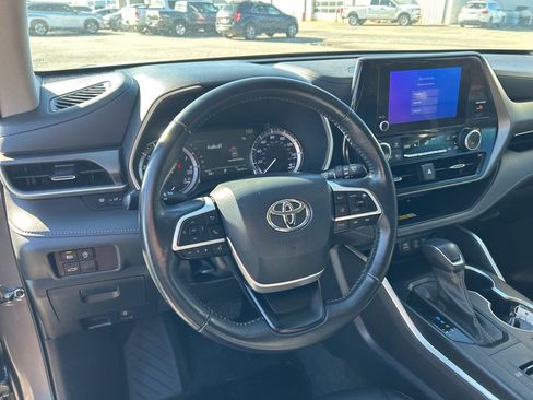 Used 2023 Toyota Highlander XLE image 14