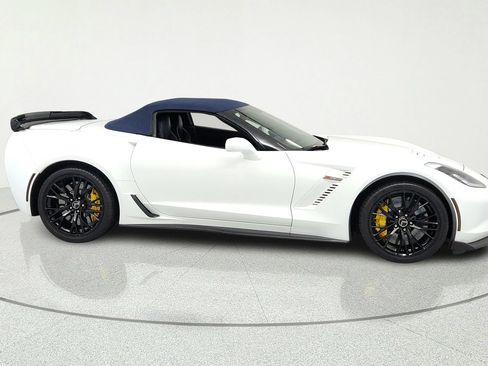 Used 2015 Chevrolet Corvette Z06 w/ 3LZ Preferred Equipment Group RWD image 6
