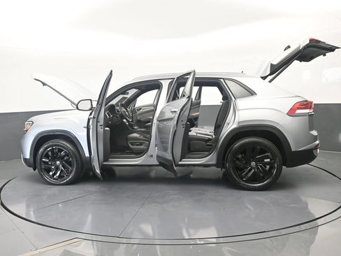Used 2022 Volkswagen Atlas Cross Sport SE FWD image 75
