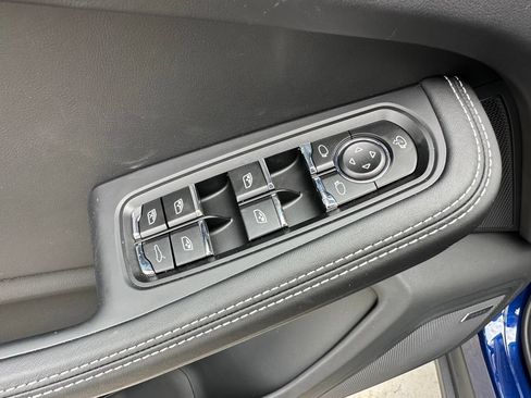 Used 2026 Porsche Macan AWD/4WD image 21
