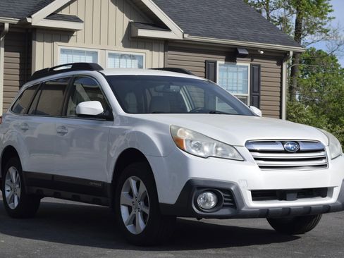 Used 2013 Subaru Outback 2.5i Premium AWD/4WD image 4